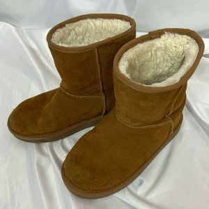 Koolaburra by Ugg Koola short Chestnut Brown Boots, size 3